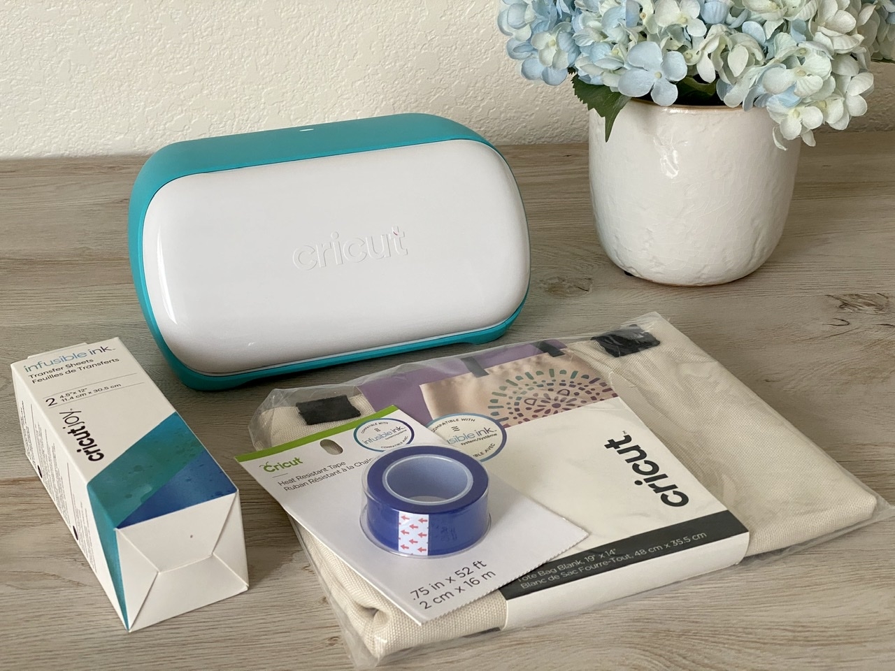 Travel with your Cricut Joy - MollieOllie Mimmo Caddy Review - Take your  Cricut anywhere 